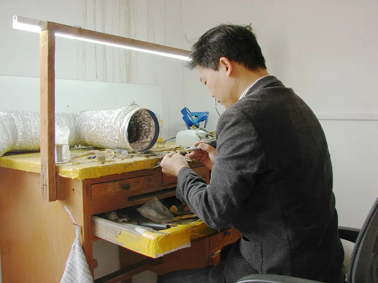 HSR resin jewelry production