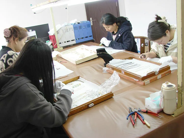 HSR resin jewelry production