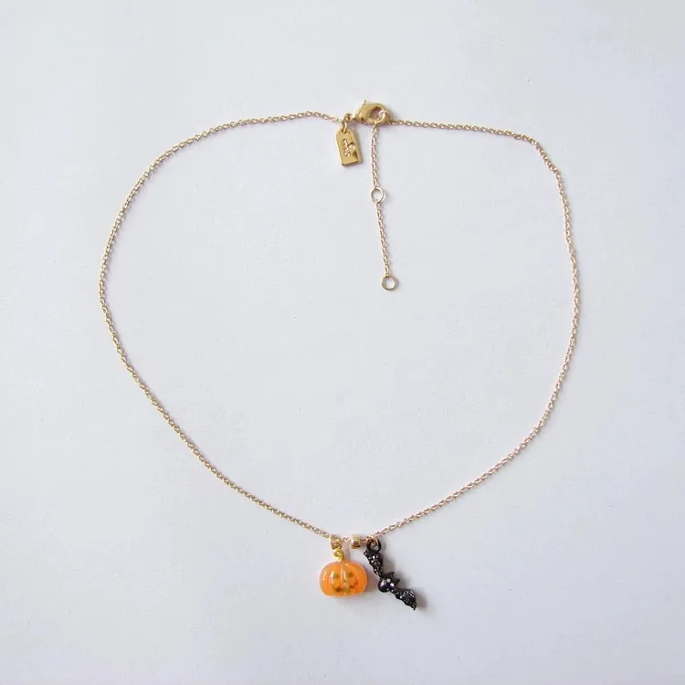 Pumpkin necklace sample view