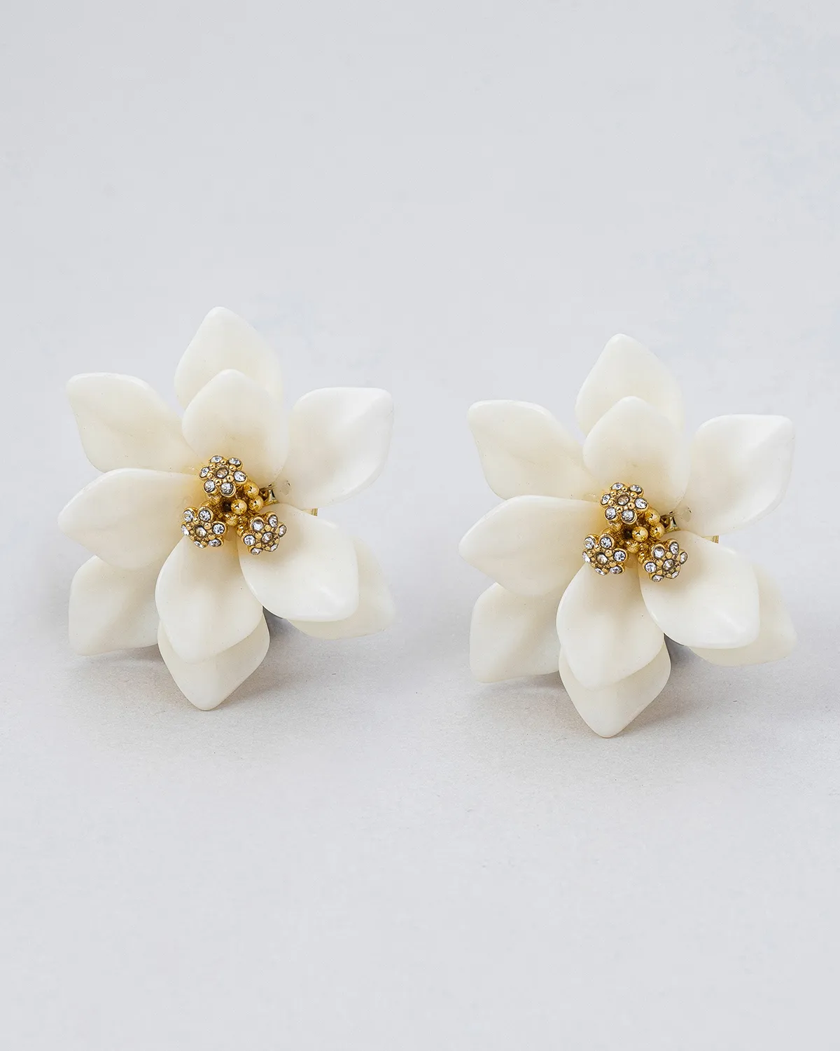 White Resin Flower Stud Earrings With Crystal‑Studded Center wholesale resin jewelry